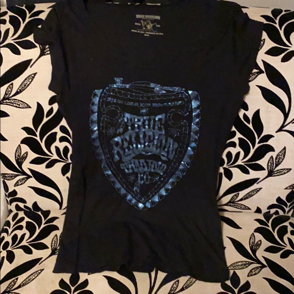 Women’s True Religion shirt